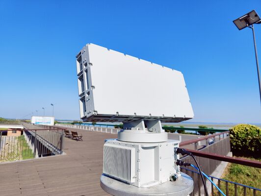 Dispositivo anti-UAV che offre l'attuale sorveglianza dei droni Radar di sorveglianza a bassa quota